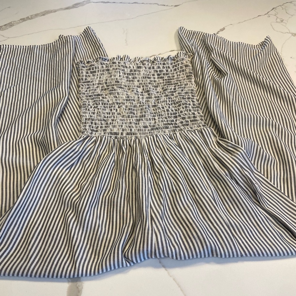 Sleeveless grayish/back and white flare leg romper